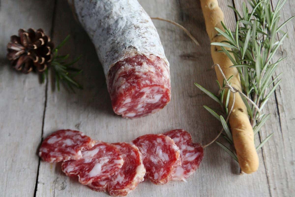 Fums, profums, salums: a Sutrio la festa del gusto con protagonista il maiale